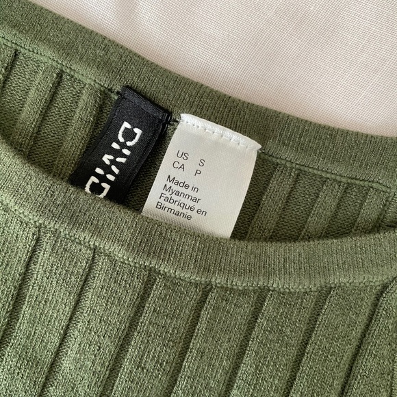 Green cropped tank top - Picture 3 of 4